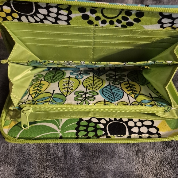 Vibrant Vera Bradley Accordion Wallet - Retired "LimeS Up" Design - Picture 10 of 11
